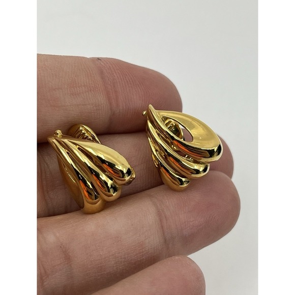 Vintage Signed MONET Gold Tone 14" Necklace‎ and Clip Earrings - Picture 6 of 9